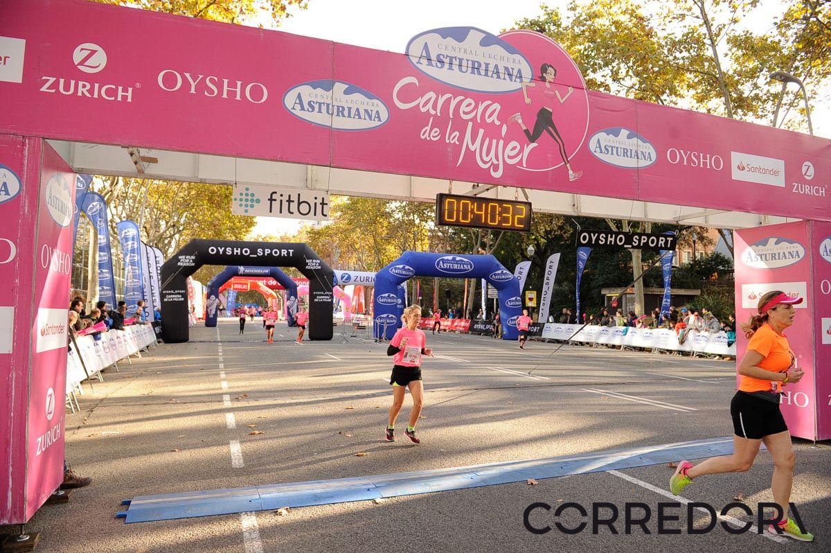Llegada de la Carrera de la Mujer de Barcelona (ARCO IZQUIERDO 1)