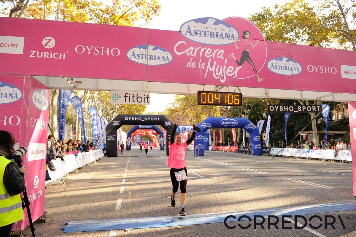 Llegada de la Carrera de la Mujer de Barcelona (ARCO IZQUIERDO 2)