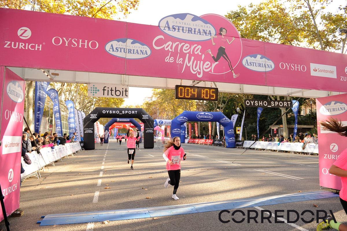 Llegada de la Carrera de la Mujer de Barcelona (ARCO IZQUIERDO 2)