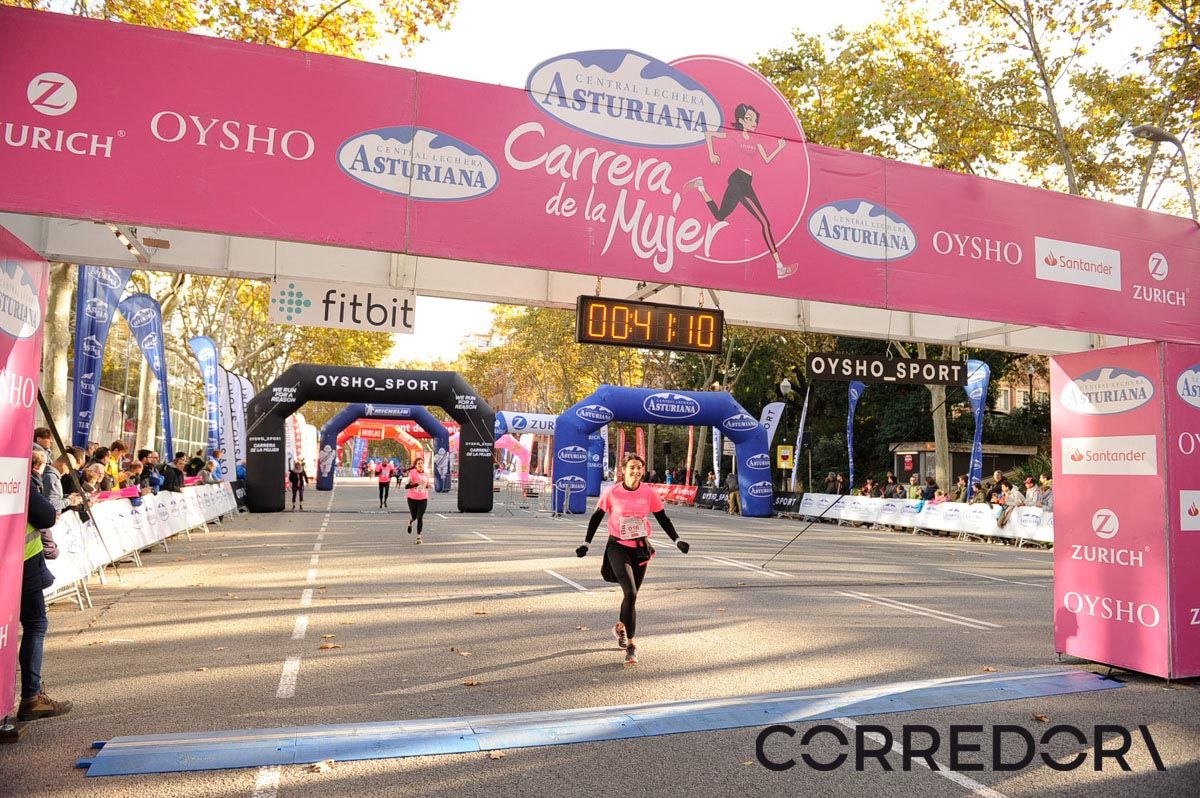 Llegada de la Carrera de la Mujer de Barcelona (ARCO IZQUIERDO 2)