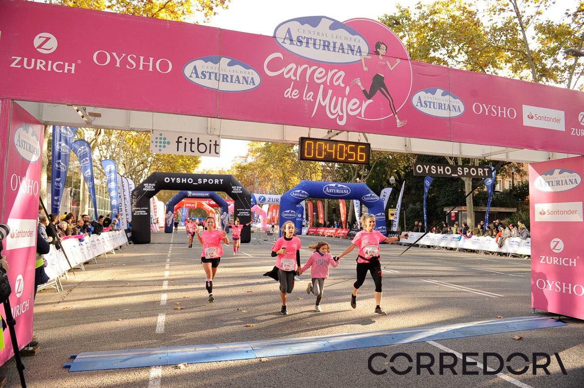 Llegada de la Carrera de la Mujer de Barcelona (ARCO IZQUIERDO 1)