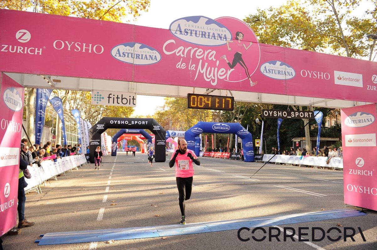 Llegada de la Carrera de la Mujer de Barcelona (ARCO IZQUIERDO 2)