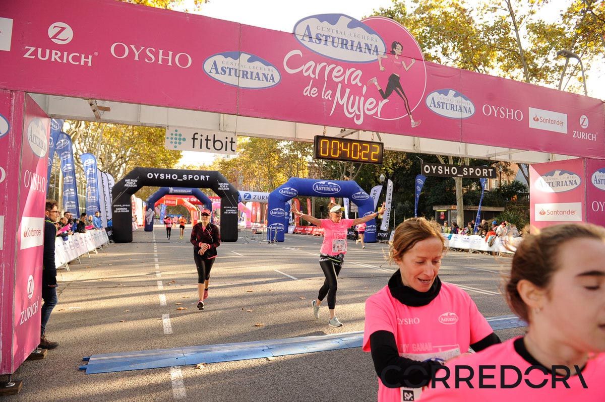 Llegada de la Carrera de la Mujer de Barcelona (ARCO IZQUIERDO 1)