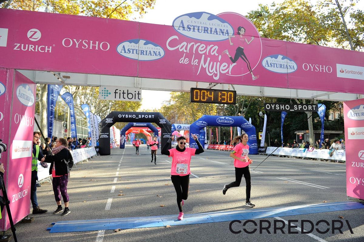 Llegada de la Carrera de la Mujer de Barcelona (ARCO IZQUIERDO 2)
