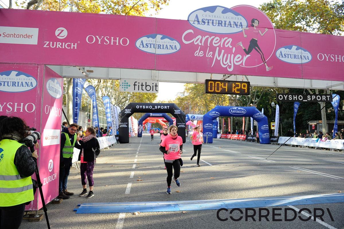 Llegada de la Carrera de la Mujer de Barcelona (ARCO IZQUIERDO 2)