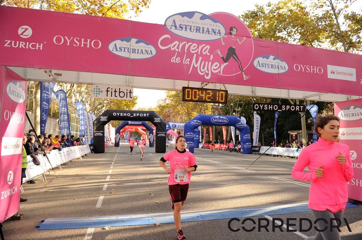 Llegada de la Carrera de la Mujer de Barcelona (ARCO IZQUIERDO 3)