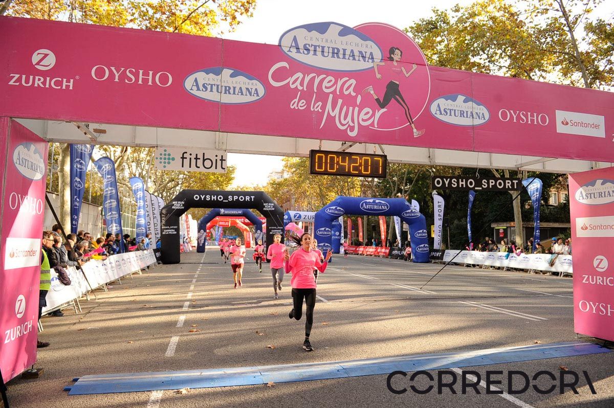 Llegada de la Carrera de la Mujer de Barcelona (ARCO IZQUIERDO 3)