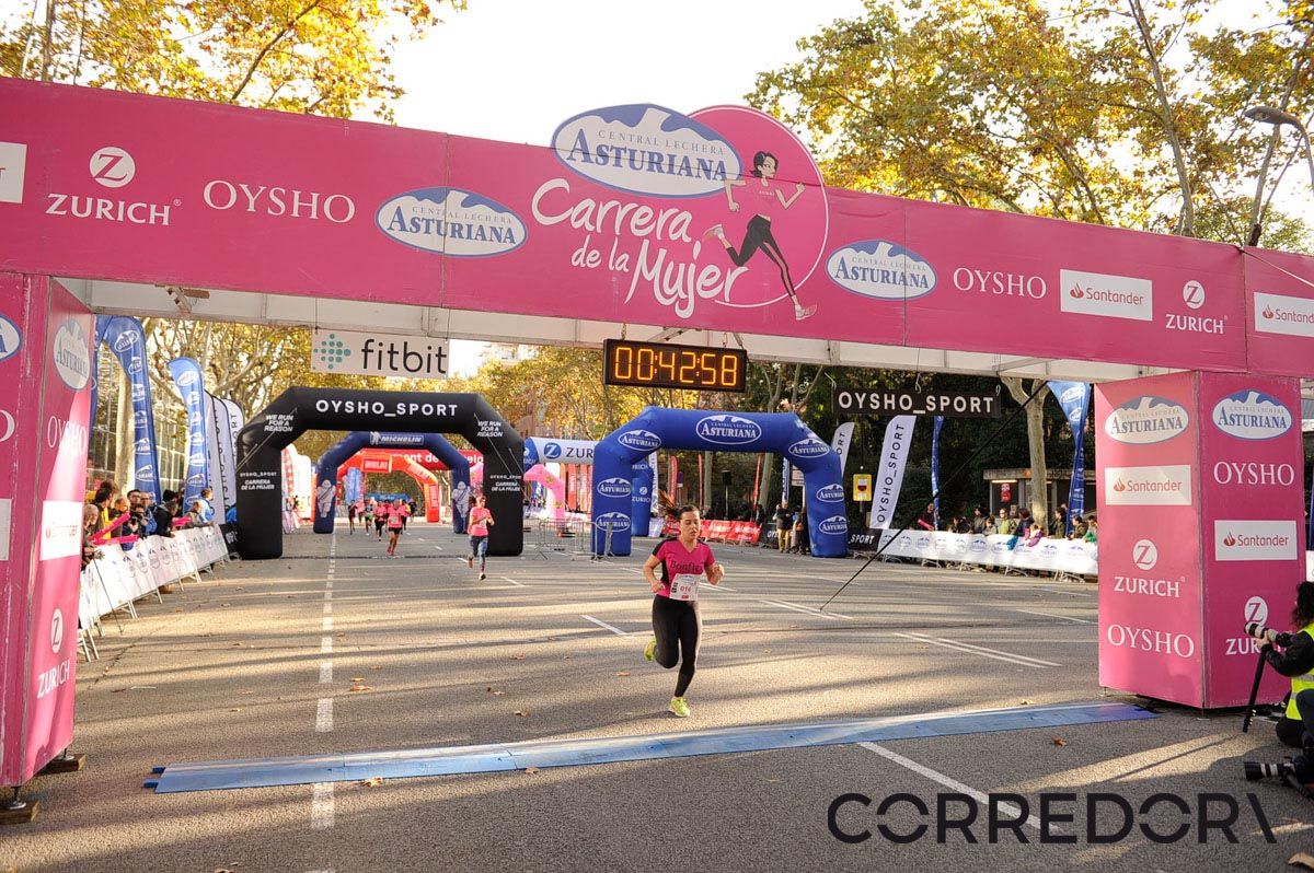 Llegada de la Carrera de la Mujer de Barcelona (ARCO IZQUIERDO 4)