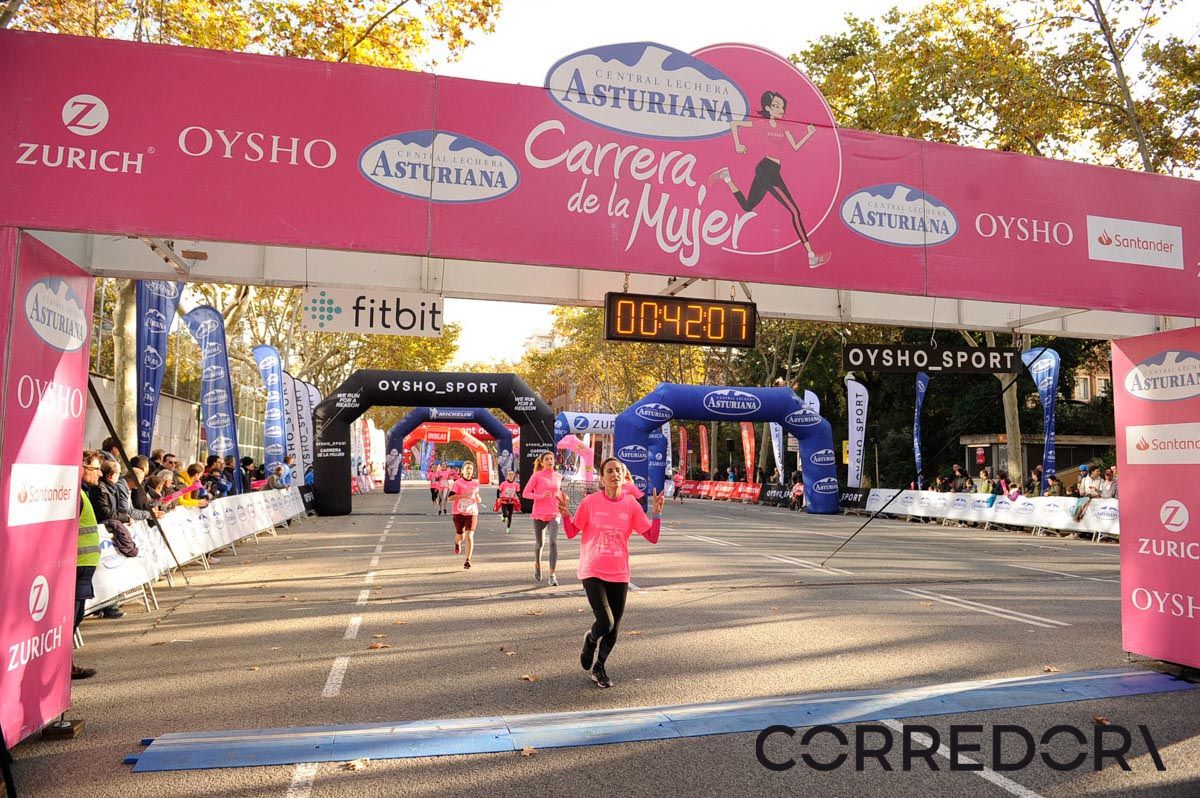 Llegada de la Carrera de la Mujer de Barcelona (ARCO IZQUIERDO 3)