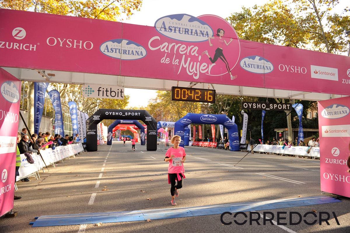 Llegada de la Carrera de la Mujer de Barcelona (ARCO IZQUIERDO 3)