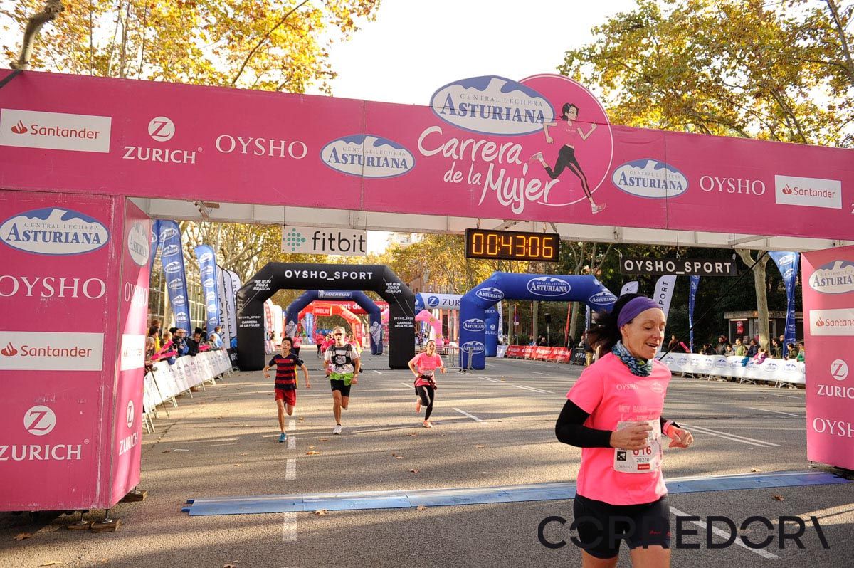 Llegada de la Carrera de la Mujer de Barcelona (ARCO IZQUIERDO 4)