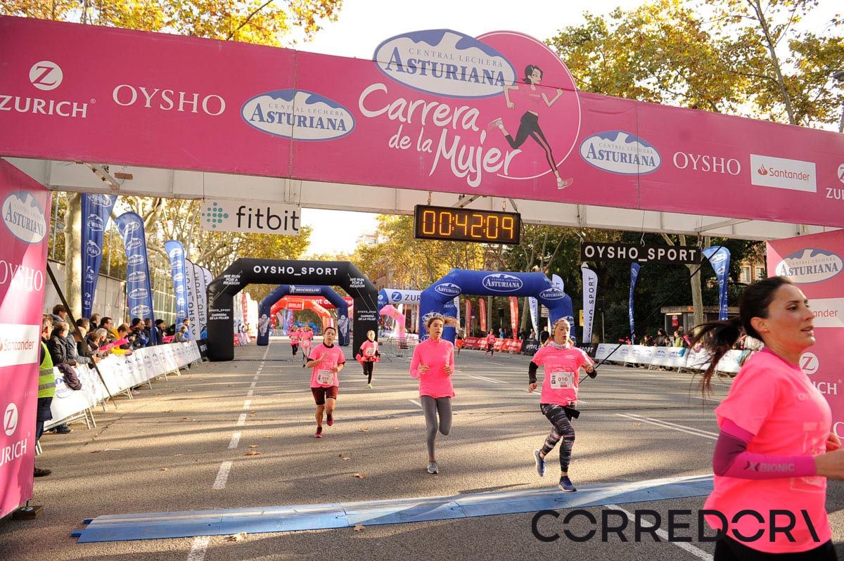 Llegada de la Carrera de la Mujer de Barcelona (ARCO IZQUIERDO 3)