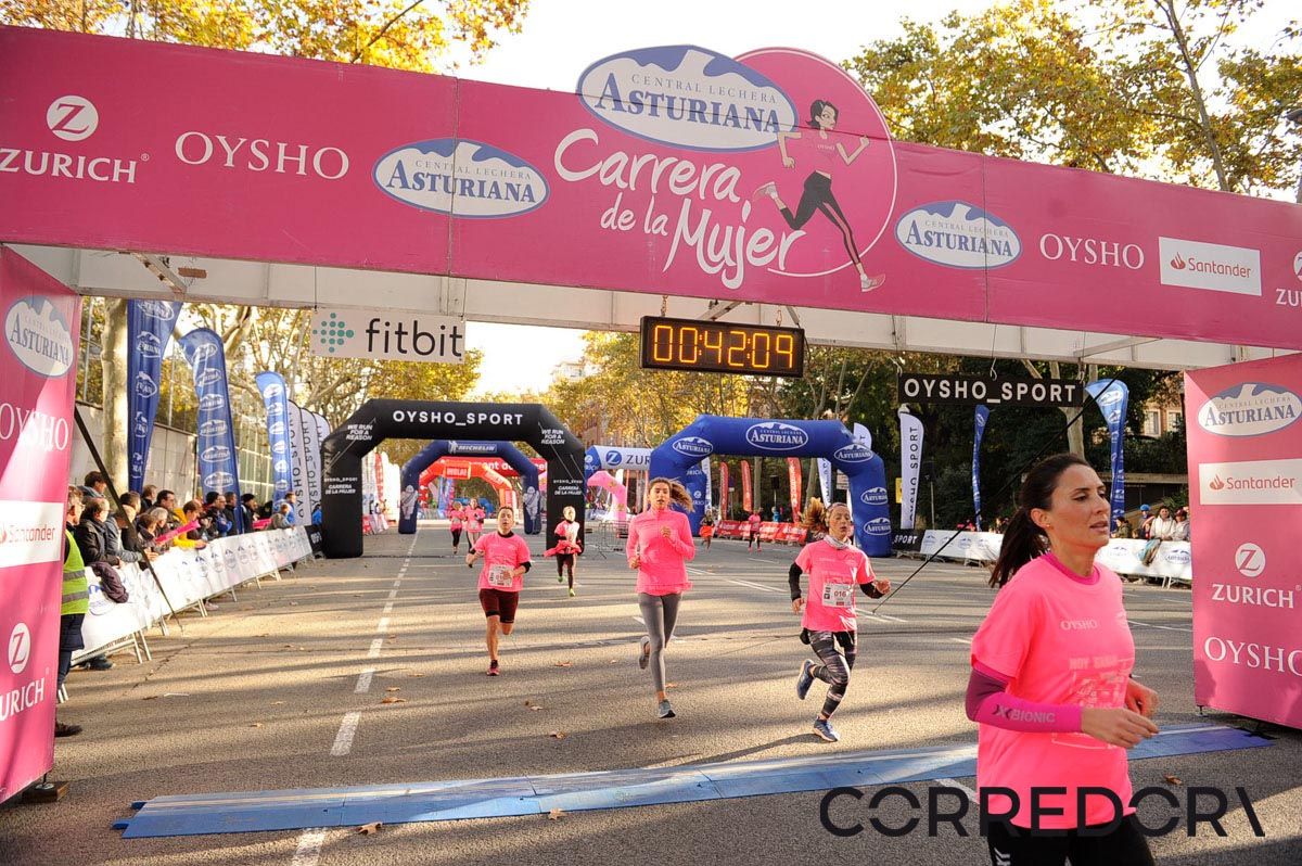Llegada de la Carrera de la Mujer de Barcelona (ARCO IZQUIERDO 3)