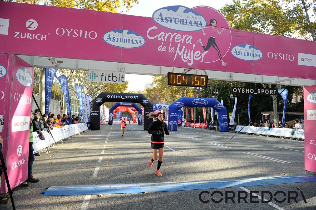 Llegada de la Carrera de la Mujer de Barcelona (ARCO IZQUIERDO 3)