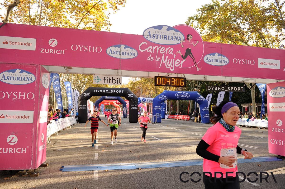 Llegada de la Carrera de la Mujer de Barcelona (ARCO IZQUIERDO 4)