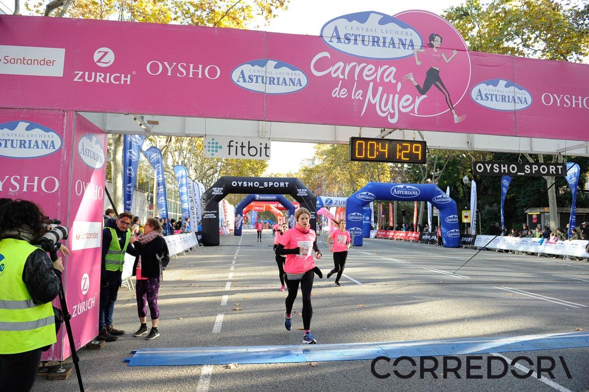 Llegada de la Carrera de la Mujer de Barcelona (ARCO IZQUIERDO 2)