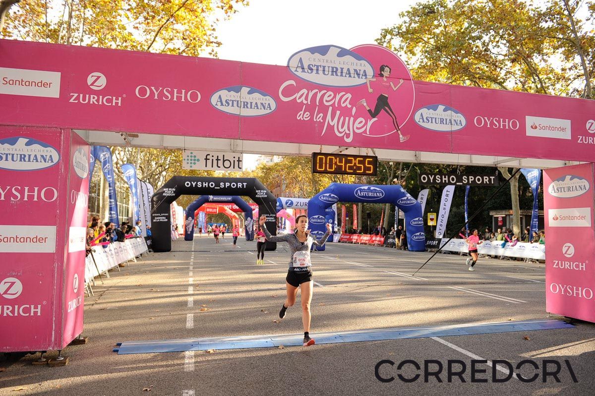 Llegada de la Carrera de la Mujer de Barcelona (ARCO IZQUIERDO 4)