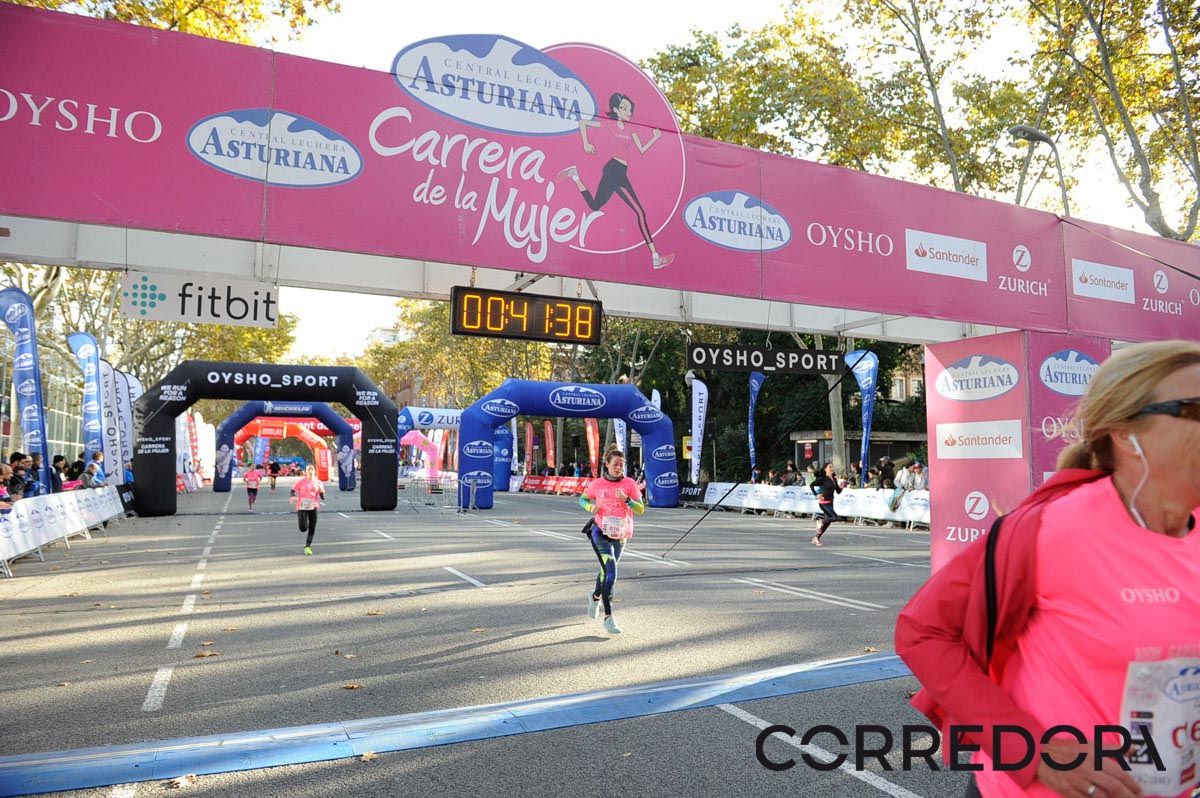 Llegada de la Carrera de la Mujer de Barcelona (ARCO IZQUIERDO 2)
