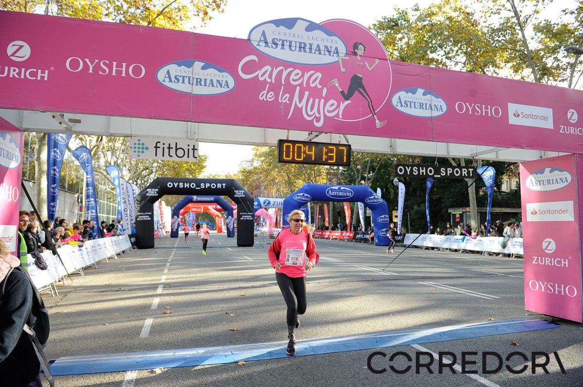 Llegada de la Carrera de la Mujer de Barcelona (ARCO IZQUIERDO 2)