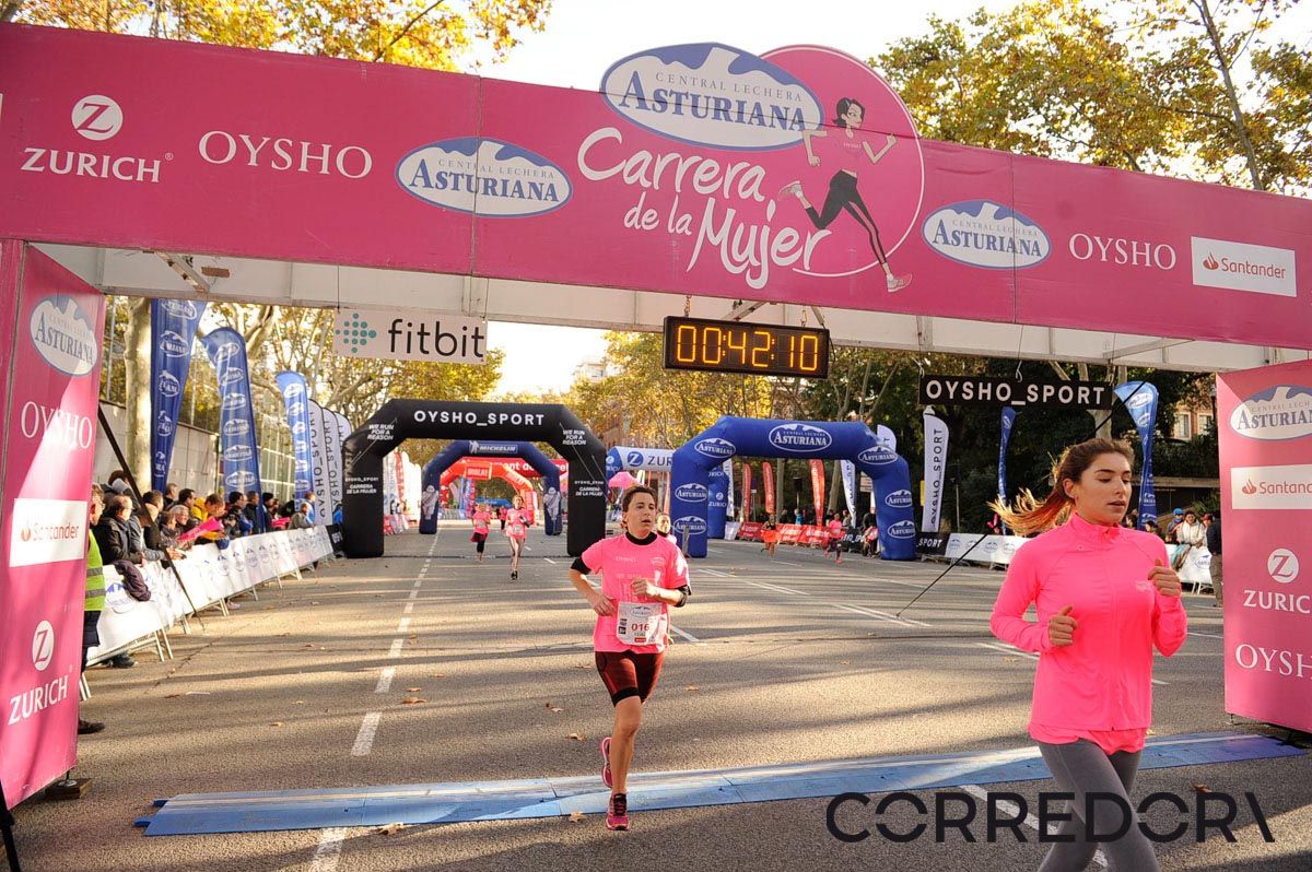 Llegada de la Carrera de la Mujer de Barcelona (ARCO IZQUIERDO 3)