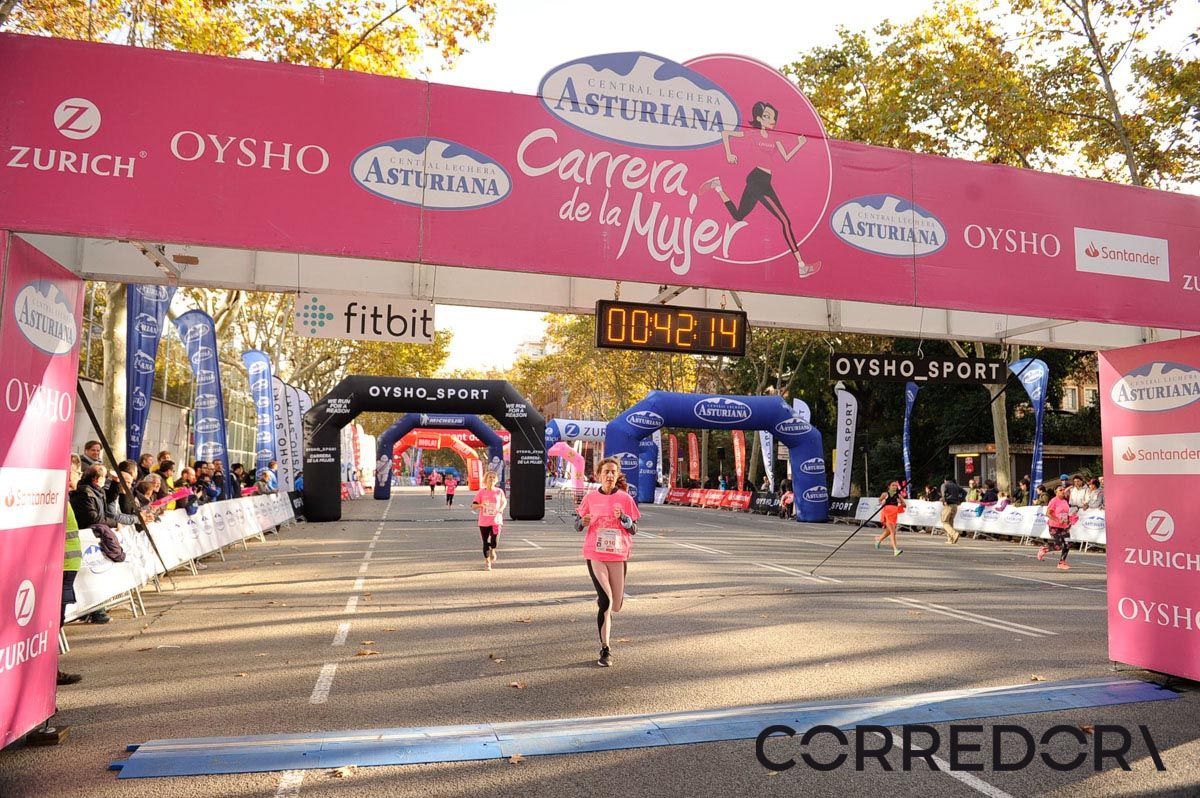 Llegada de la Carrera de la Mujer de Barcelona (ARCO IZQUIERDO 3)