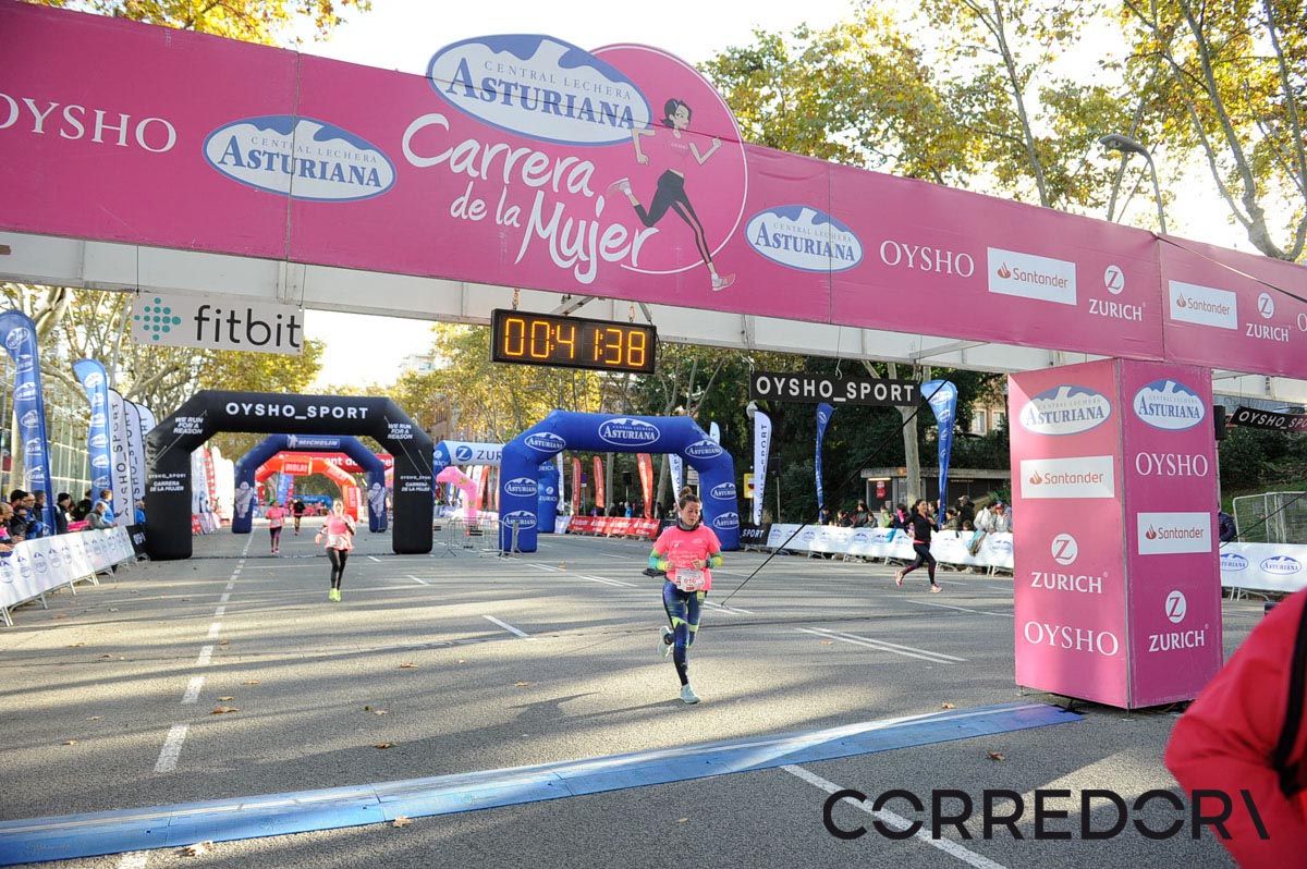 Llegada de la Carrera de la Mujer de Barcelona (ARCO IZQUIERDO 2)