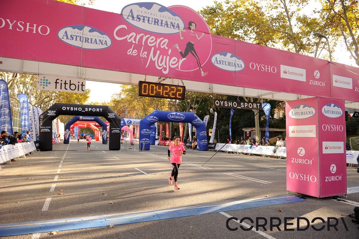 Llegada de la Carrera de la Mujer de Barcelona (ARCO IZQUIERDO 3)