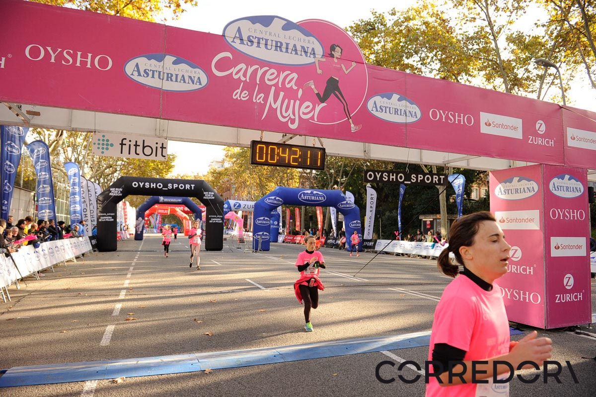 Llegada de la Carrera de la Mujer de Barcelona (ARCO IZQUIERDO 3)