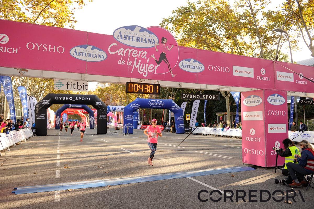 Llegada de la Carrera de la Mujer de Barcelona (ARCO IZQUIERDO 4)