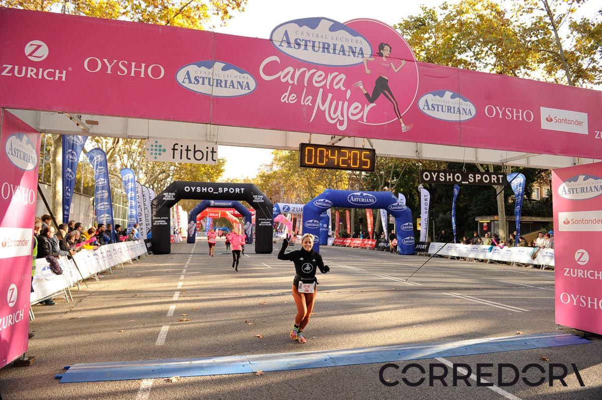 Llegada de la Carrera de la Mujer de Barcelona (ARCO IZQUIERDO 3)