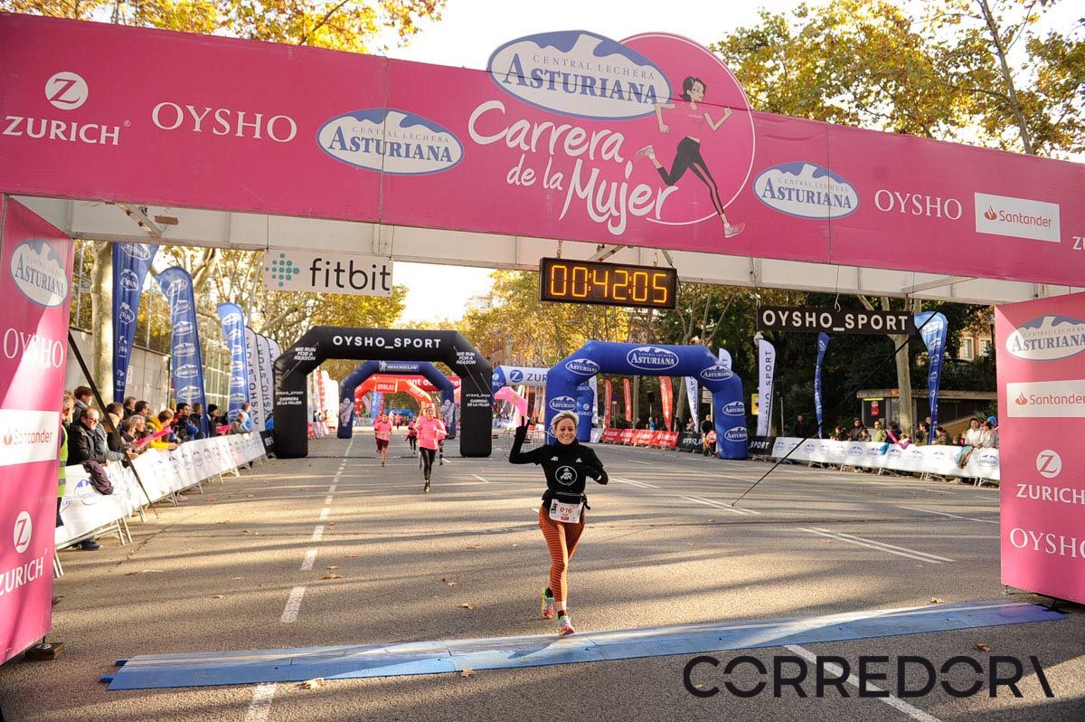 Llegada de la Carrera de la Mujer de Barcelona (ARCO IZQUIERDO 3)