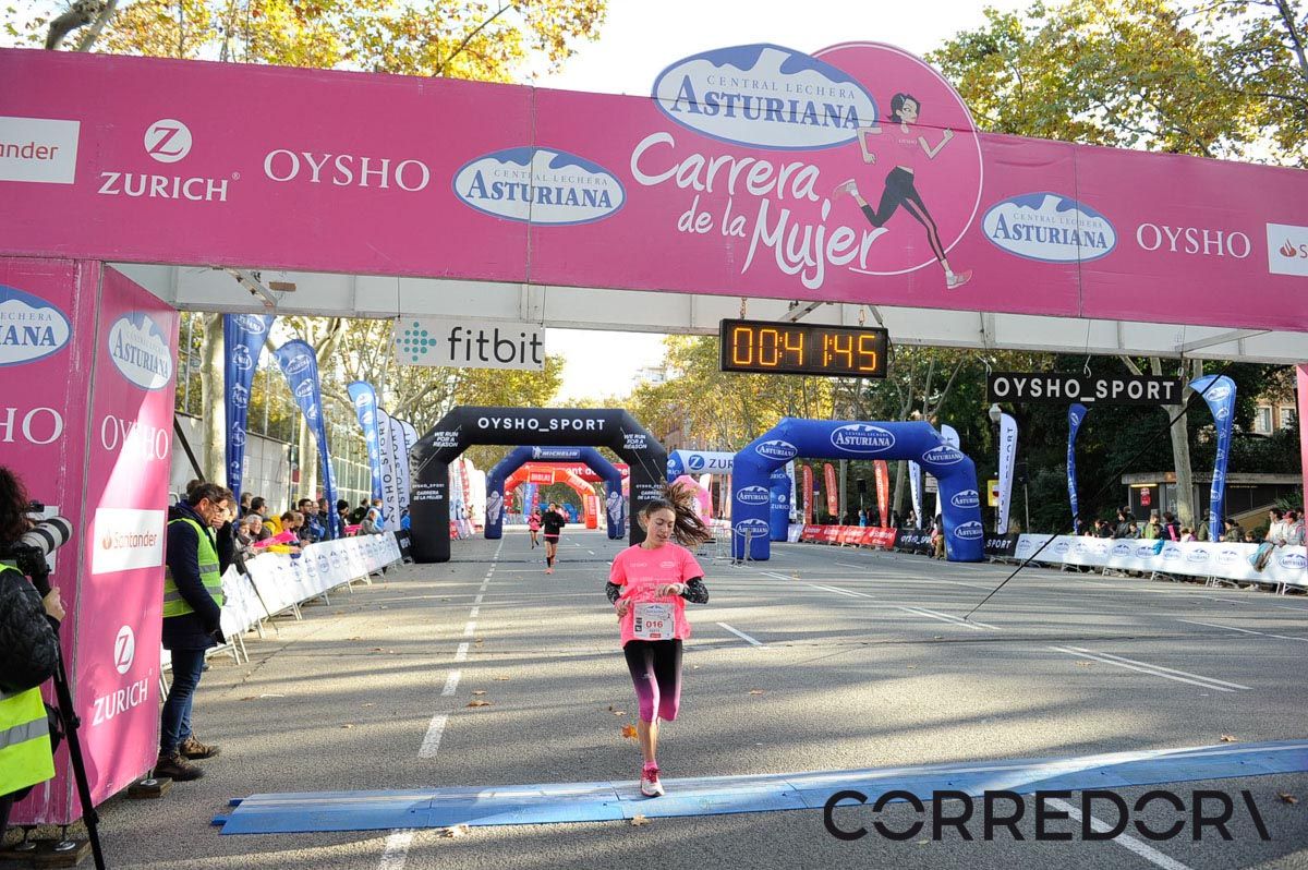 Llegada de la Carrera de la Mujer de Barcelona (ARCO IZQUIERDO 2)