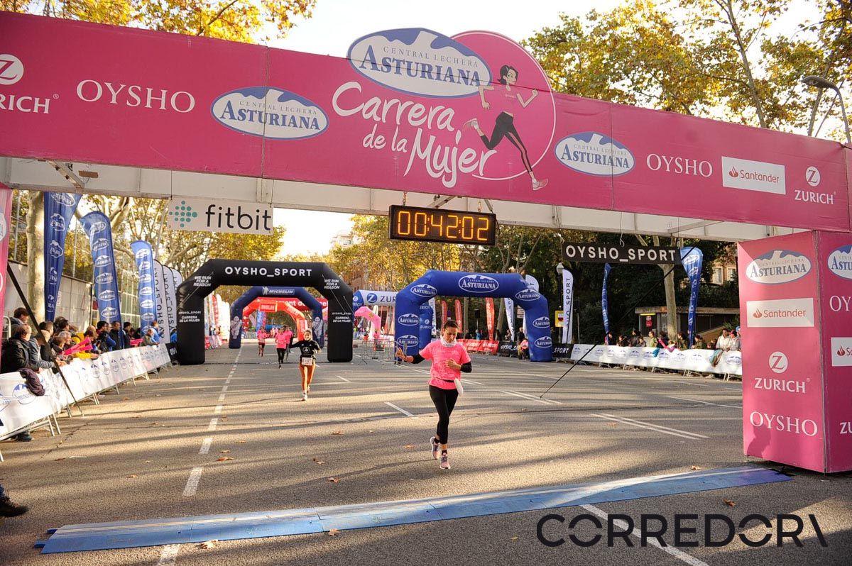 Llegada de la Carrera de la Mujer de Barcelona (ARCO IZQUIERDO 3)
