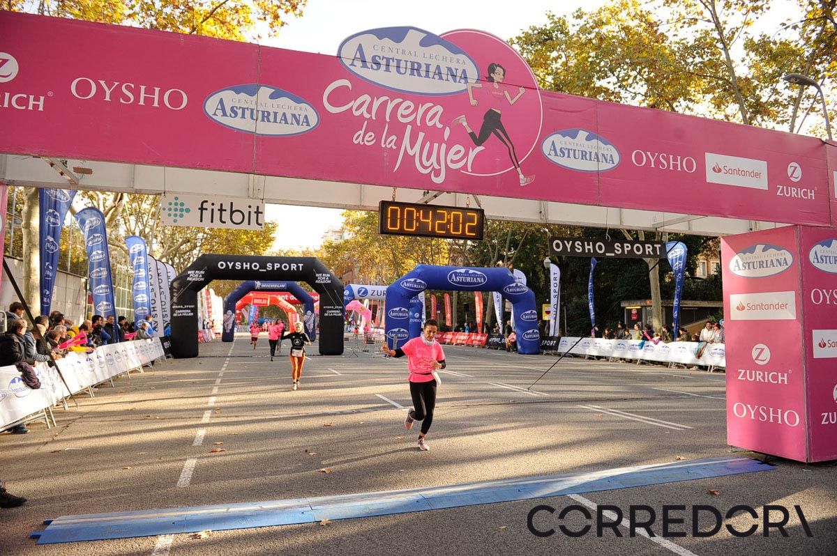 Llegada de la Carrera de la Mujer de Barcelona (ARCO IZQUIERDO 3)