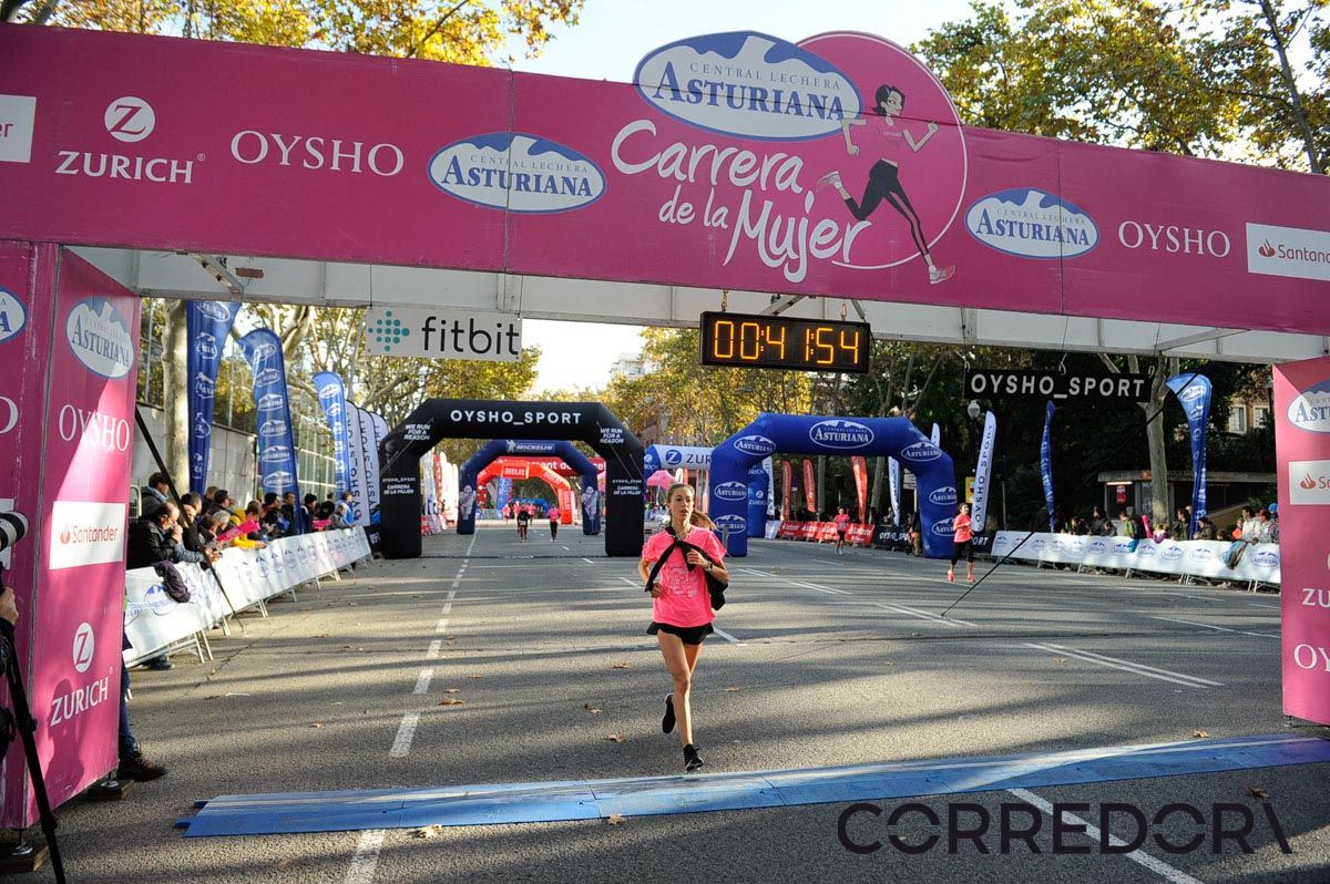 Llegada de la Carrera de la Mujer de Barcelona (ARCO IZQUIERDO 3)