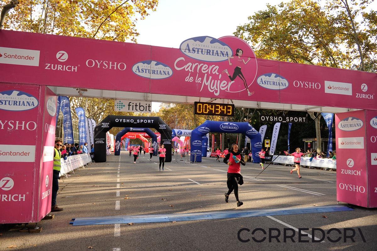 Llegada de la Carrera de la Mujer de Barcelona (ARCO IZQUIERDO 4)