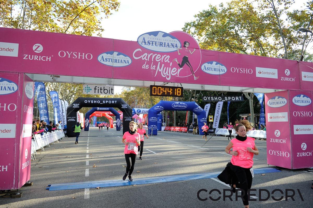 Llegada de la Carrera de la Mujer de Barcelona (ARCO IZQUIERDO 5)