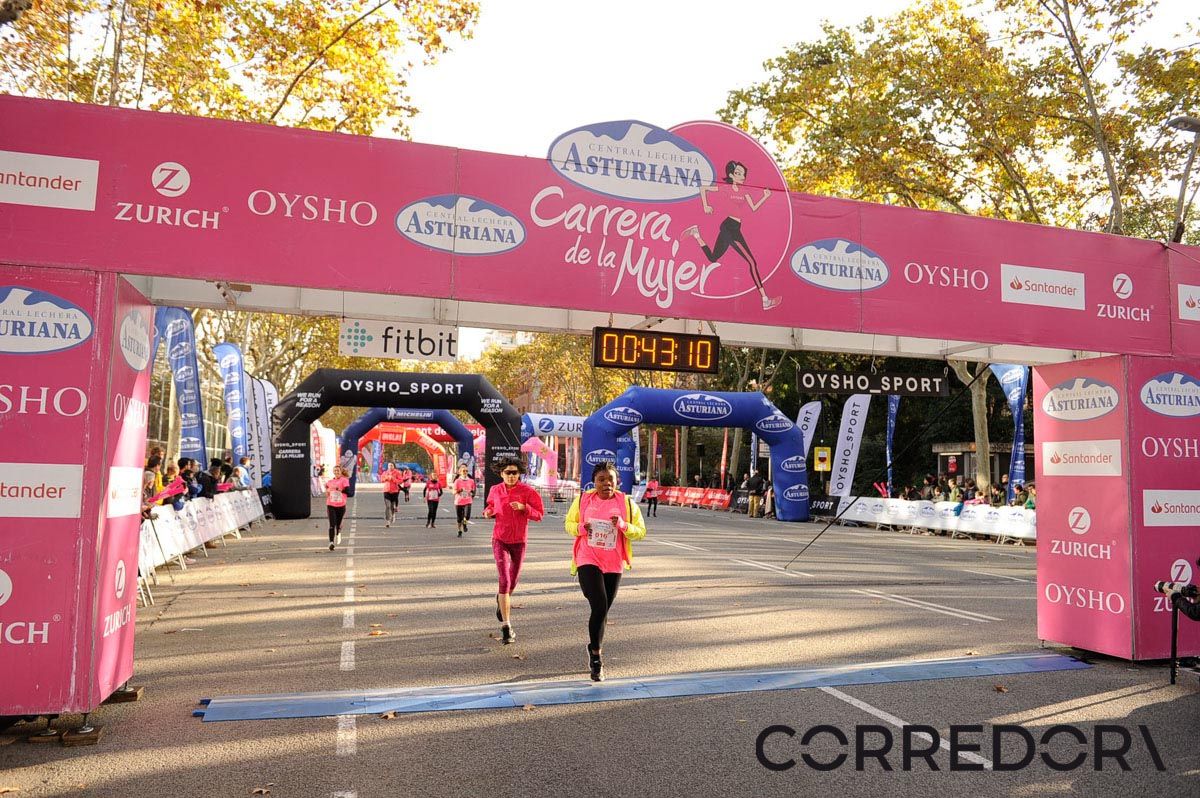 Llegada de la Carrera de la Mujer de Barcelona (ARCO IZQUIERDO 4)