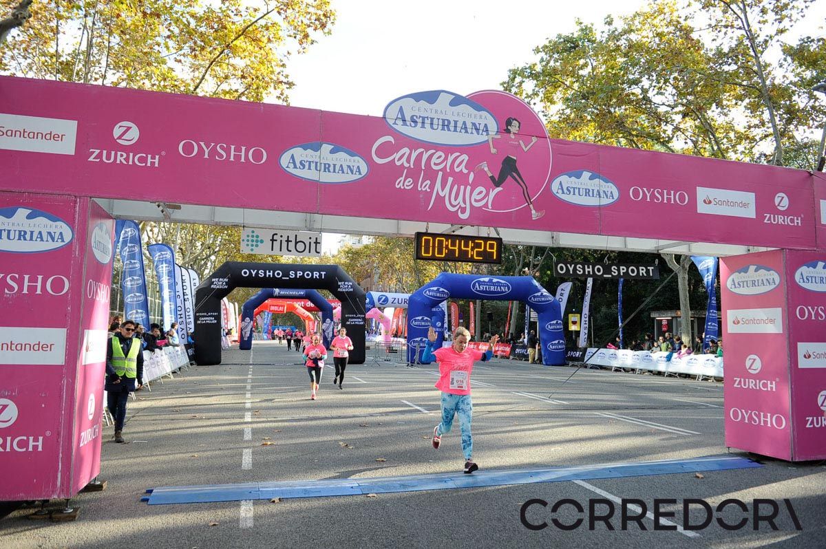 Llegada de la Carrera de la Mujer de Barcelona (ARCO IZQUIERDO 5)