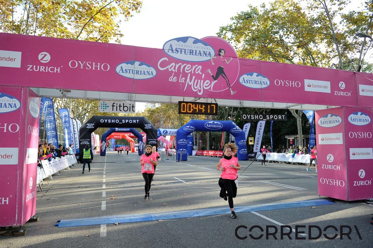 Llegada de la Carrera de la Mujer de Barcelona (ARCO IZQUIERDO 5)