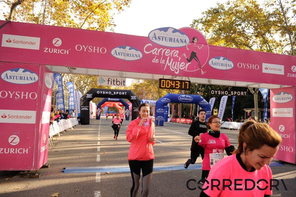 Llegada de la Carrera de la Mujer de Barcelona (ARCO IZQUIERDO 4)