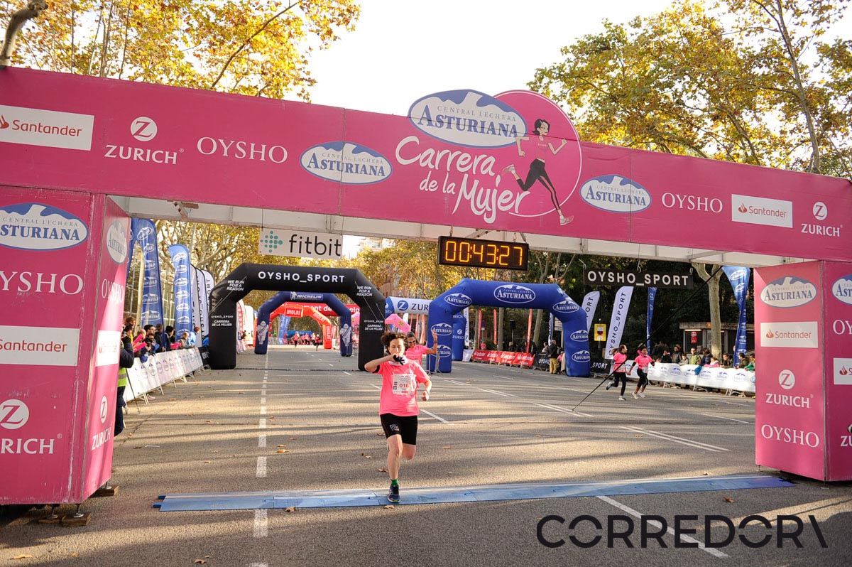 Llegada de la Carrera de la Mujer de Barcelona (ARCO IZQUIERDO 4)