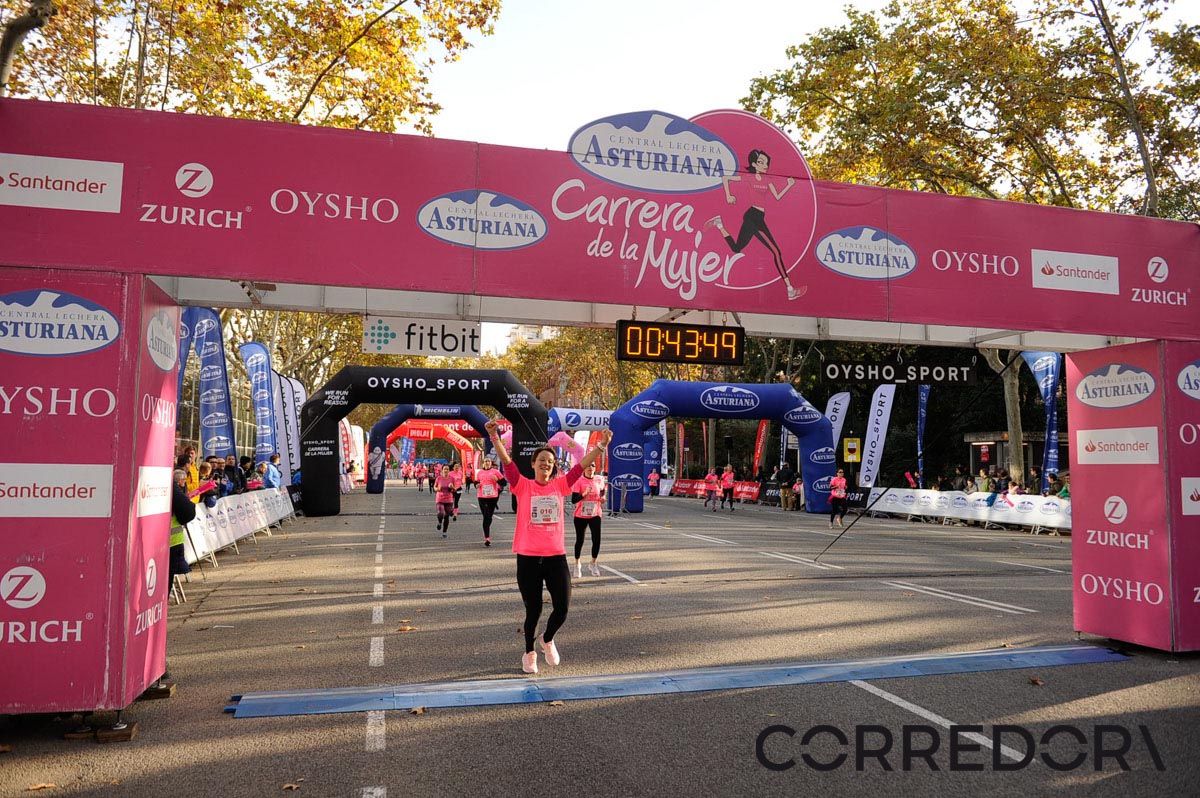Llegada de la Carrera de la Mujer de Barcelona (ARCO IZQUIERDO 5)