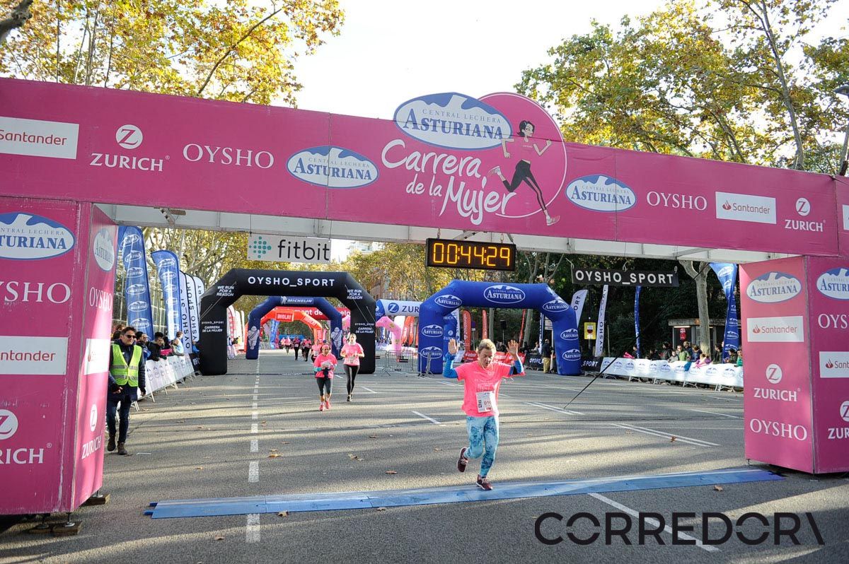 Llegada de la Carrera de la Mujer de Barcelona (ARCO IZQUIERDO 5)