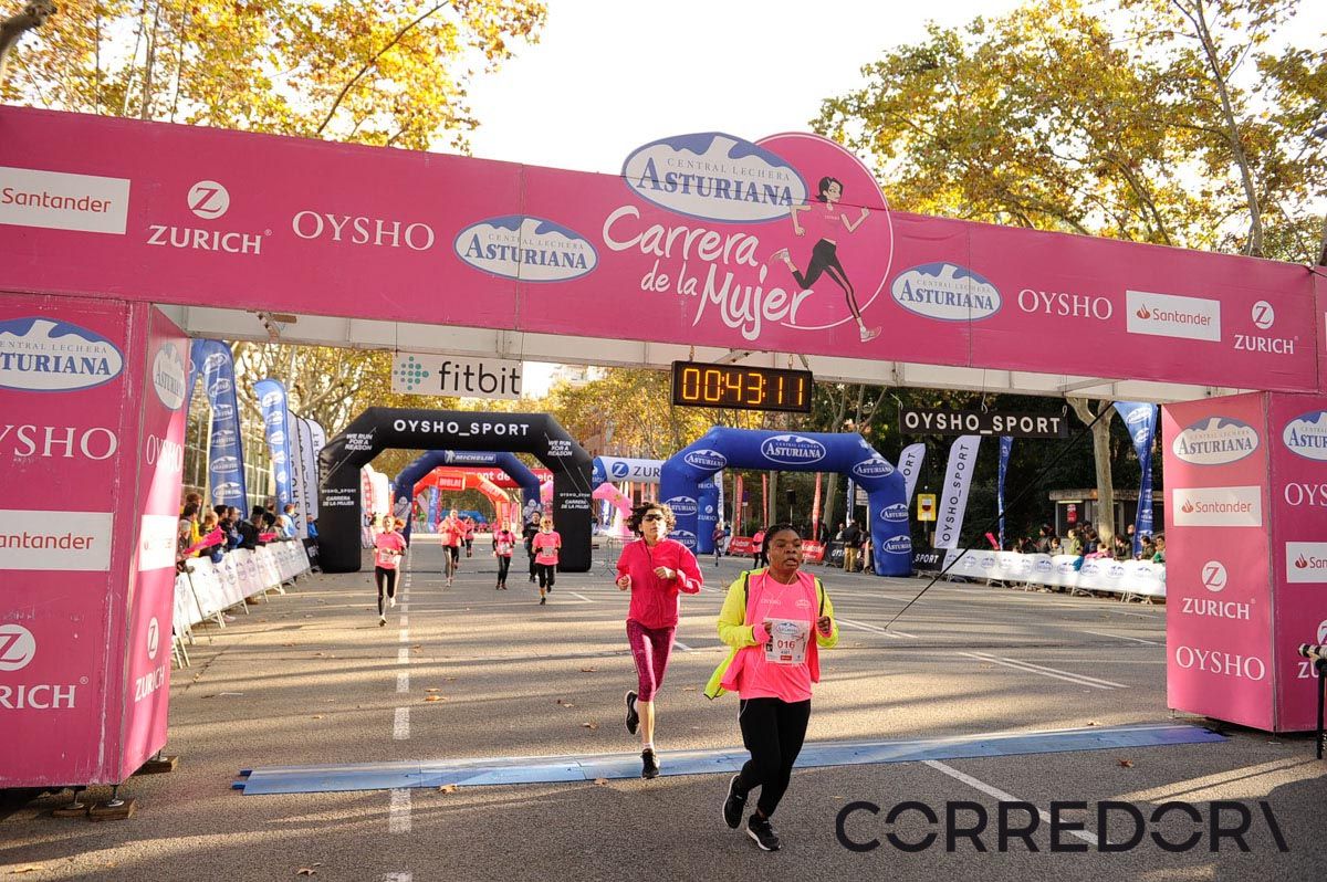 Llegada de la Carrera de la Mujer de Barcelona (ARCO IZQUIERDO 4)