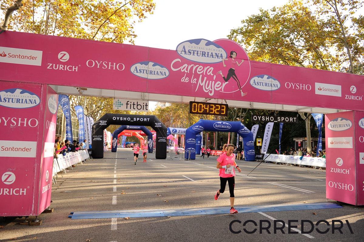 Llegada de la Carrera de la Mujer de Barcelona (ARCO IZQUIERDO 4)