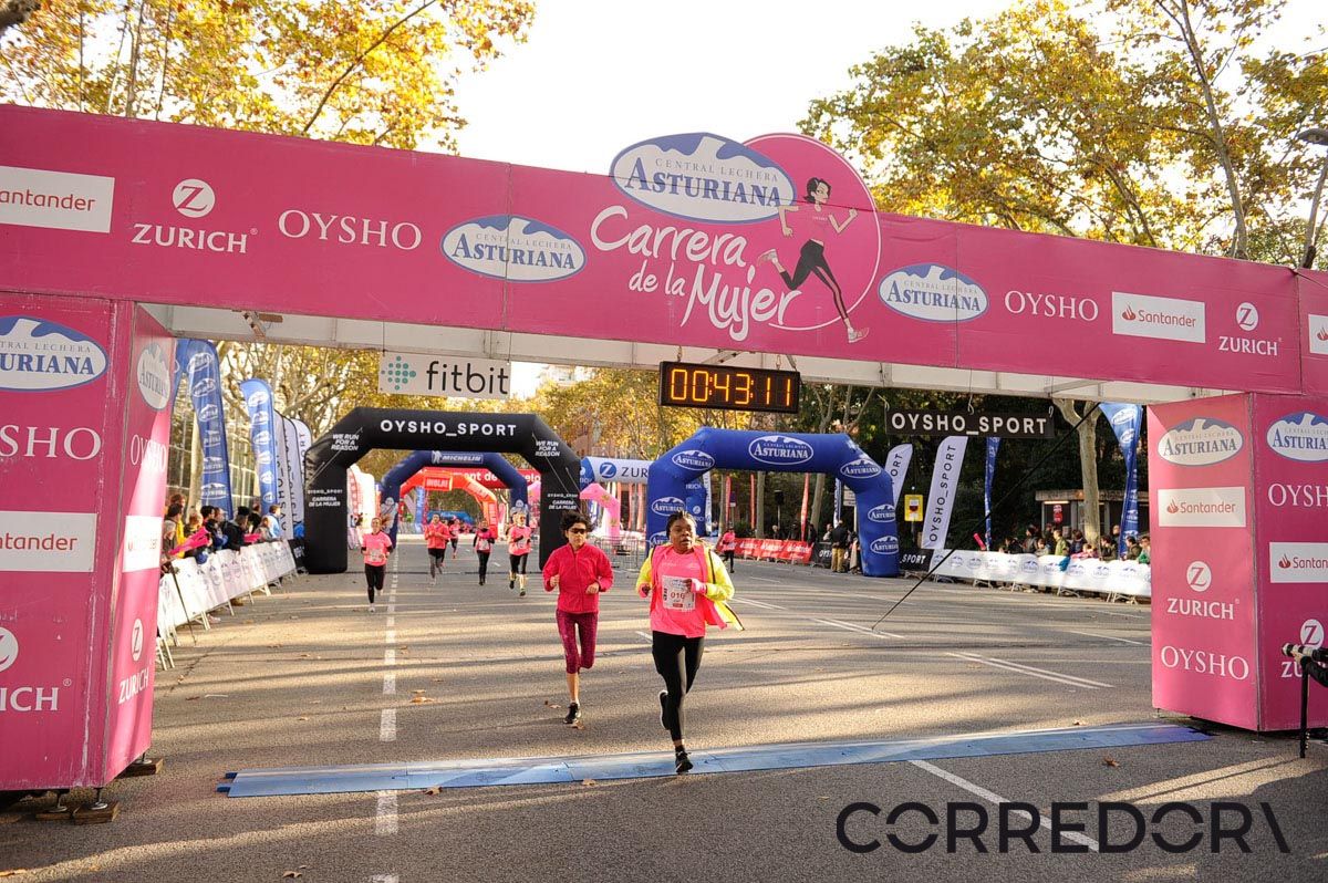 Llegada de la Carrera de la Mujer de Barcelona (ARCO IZQUIERDO 4)