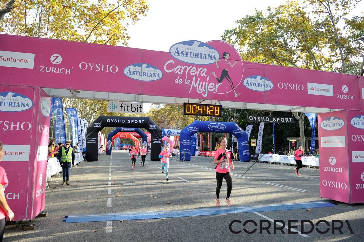 Llegada de la Carrera de la Mujer de Barcelona (ARCO IZQUIERDO 5)