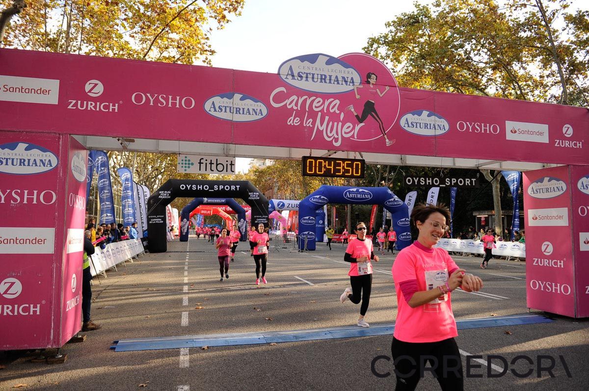 Llegada de la Carrera de la Mujer de Barcelona (ARCO IZQUIERDO 5)