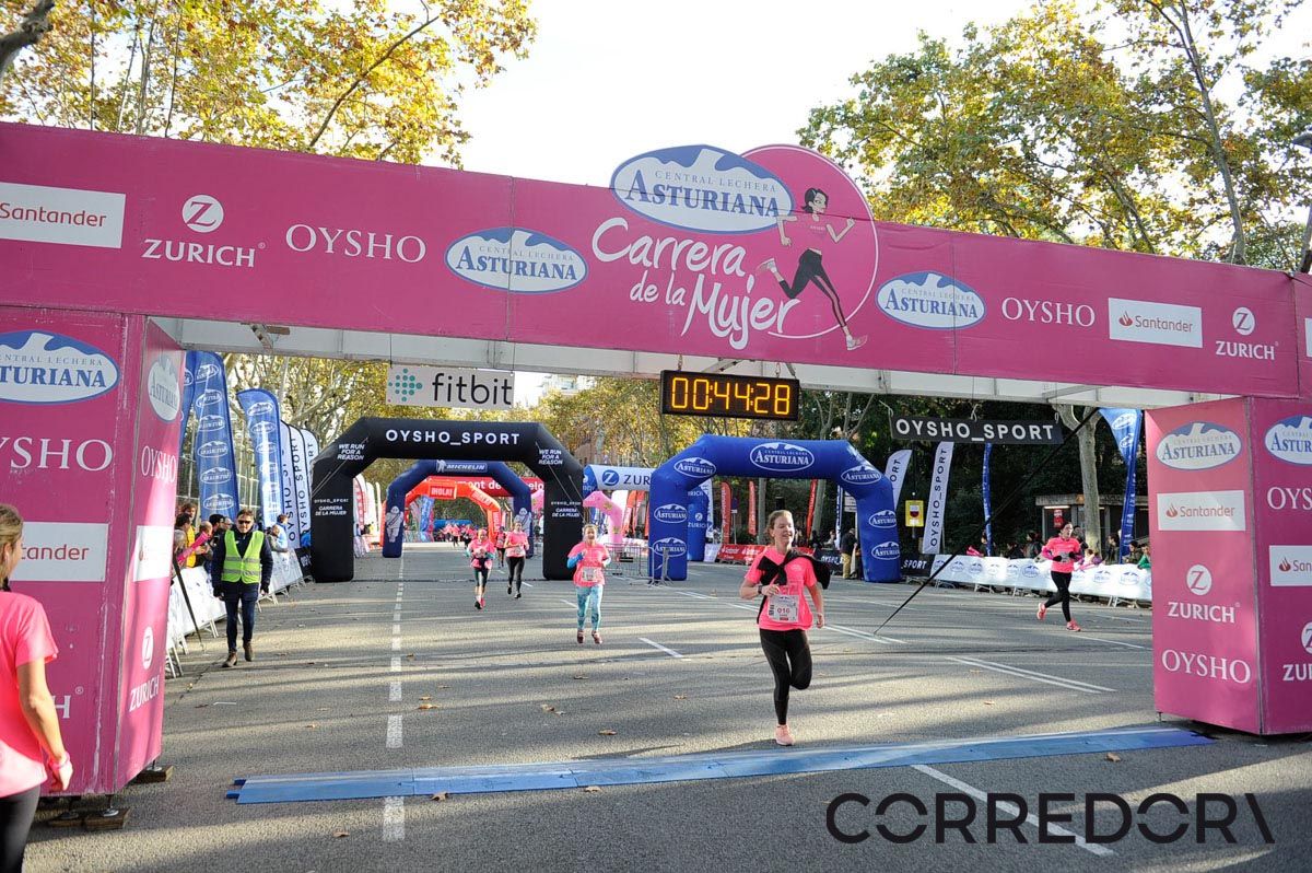 Llegada de la Carrera de la Mujer de Barcelona (ARCO IZQUIERDO 5)